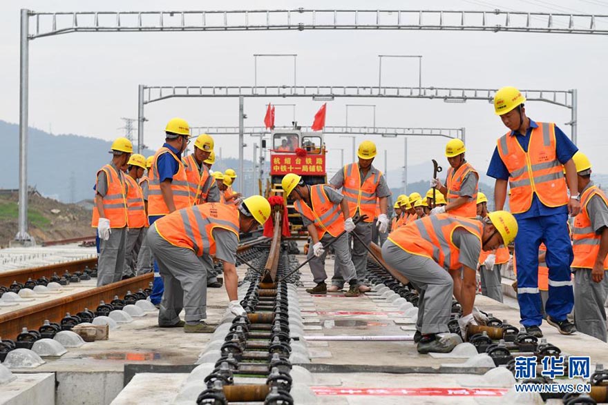 الصين تبني أول خط سكة حديد فائق السرعة بنظام الشراكة بين القطاع العام والخاص