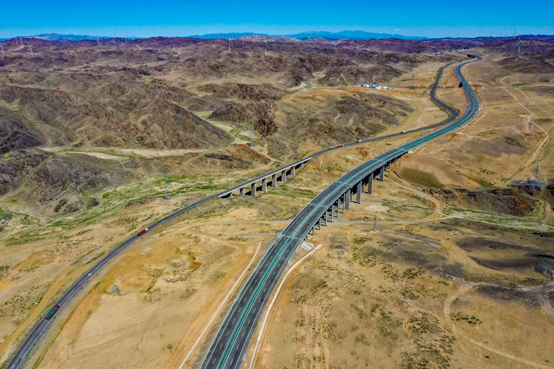 بدء التشغيل الكامل لأطول طريق سريع عابر للصحراء في العالم
