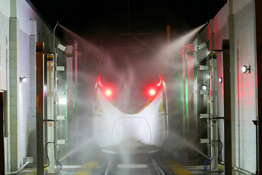 بالفيديو: كيف "يُغسل" قطار فوشينغ فائق السرعة؟