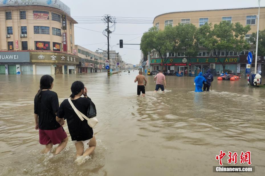 الصين تجدد ثاني أعلى حالة تأهب لإعصار 