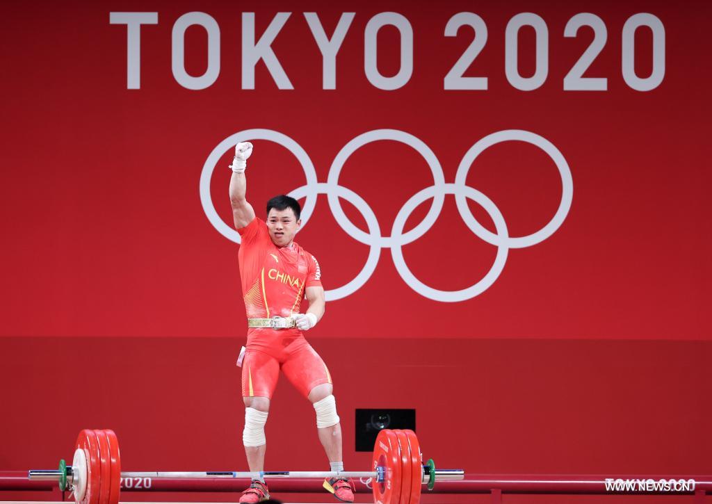 بطل رفع الأثقال الصيني تشن يفوز بميدالية ذهبية لوزن 67 كجم رجال في أولمبياد طوكيو