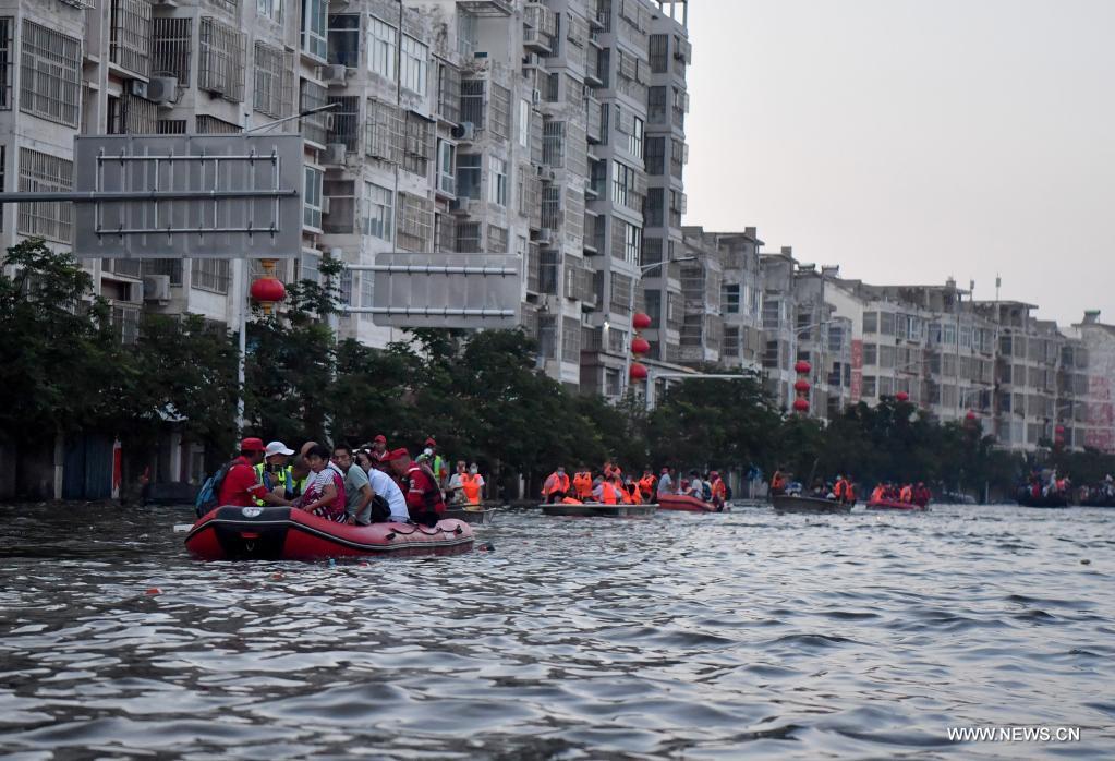أعمال الإنقاذ من الفيضانات في مقاطعة خنان الصينية
