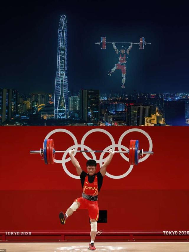 الطائرات المسيرة تحتفي بالأبطال الأولمبيين الصينيين في مدينة تيانجين