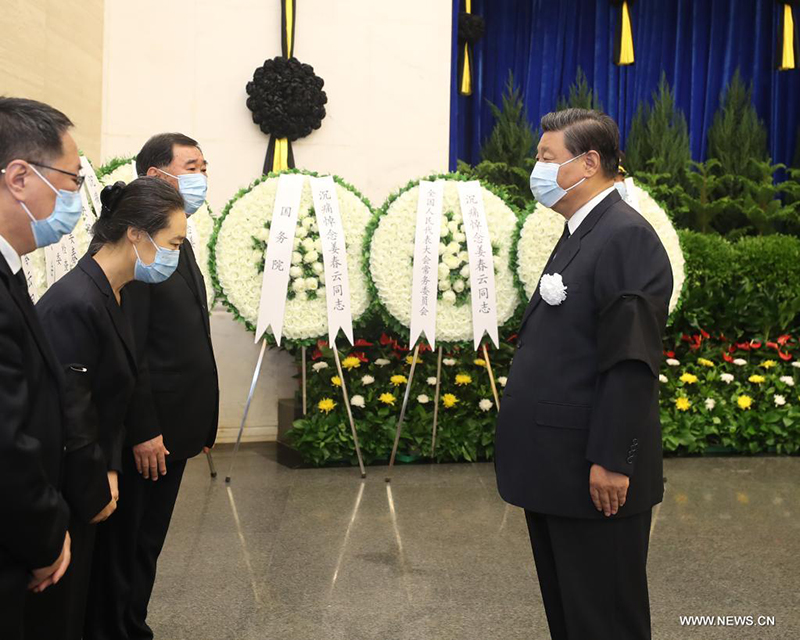 شي يحضر مراسم جنازة نائب رئيس مجلس الدولة الصيني الأسبق جيانغ تشون يون