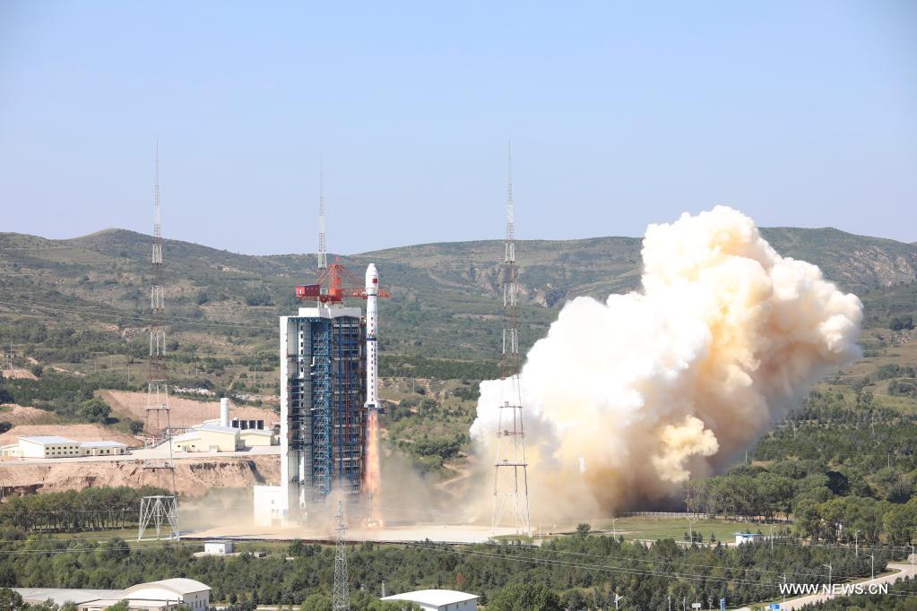 الصين تطلق بنجاح قمرا صناعيا جديدا لرصد الأرض