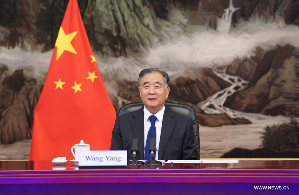 كبير المستشارين السياسيين الصينيين يجتمع مع رئيس اللجنة المركزية لجبهة أرض الآباء الفيتنامية