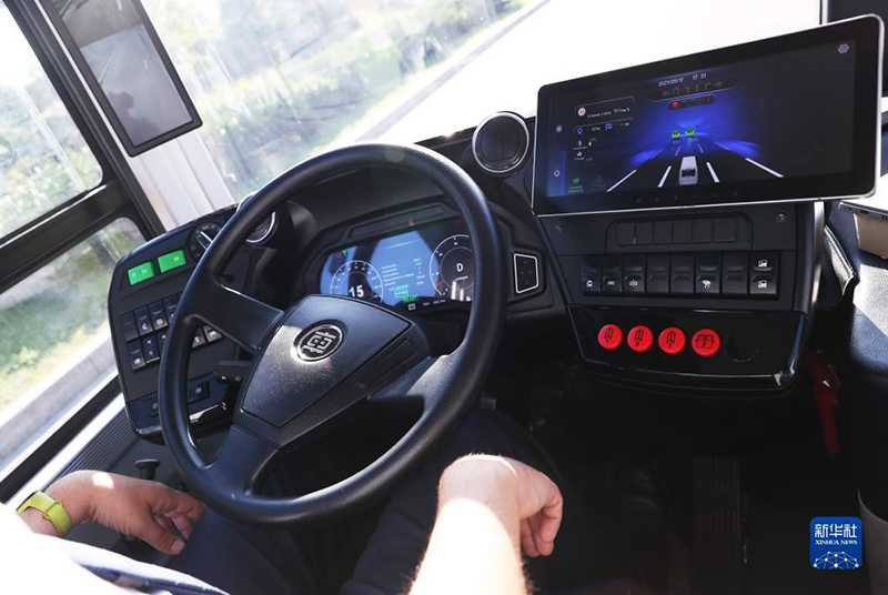 حافلات ذاتية القيادة صينية الصنع تبدأ ممارسة القيادة التجريبية على الطرق الفرنسية 