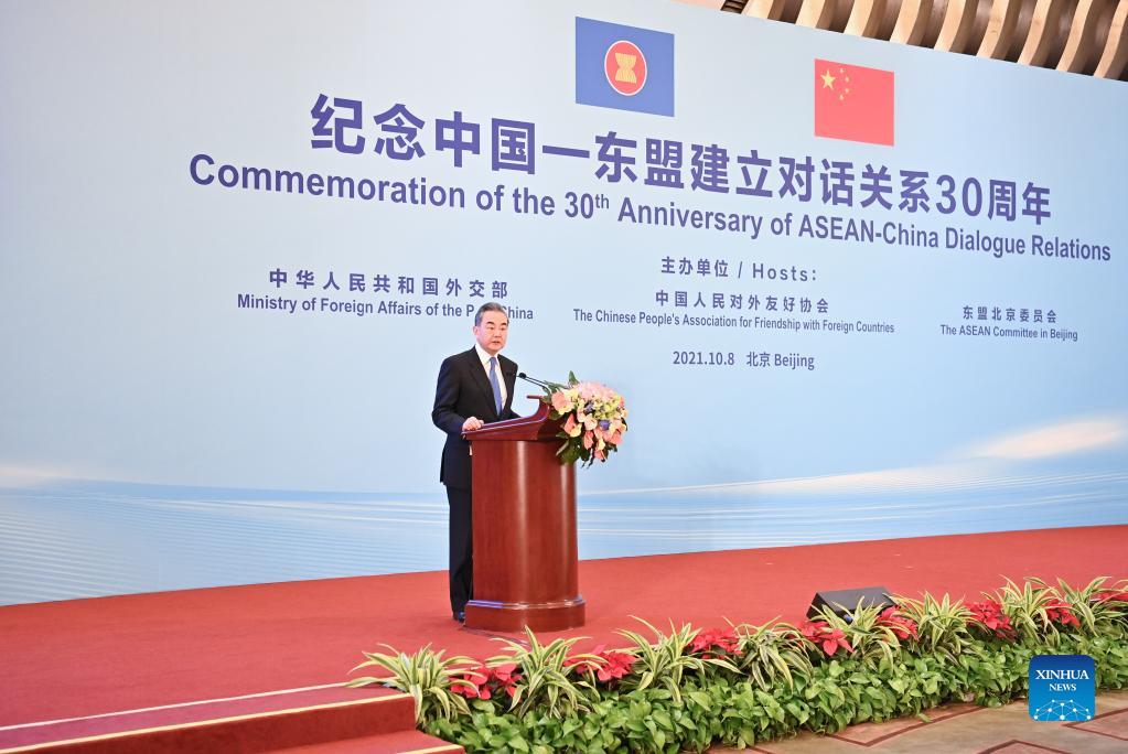 وزير الخارجية الصيني يدعو إلى بناء مجتمع مصير مشترك أوثق بين الصين وآسيان