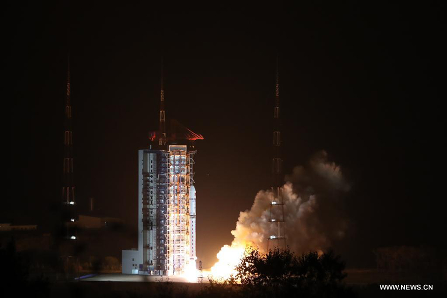 الصين تطلق أول قمر صناعي للاستكشاف الشمسي
