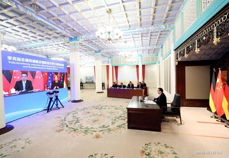رئيس مجلس الدولة الصيني يلتقي ميركل عبر رابط فيديو