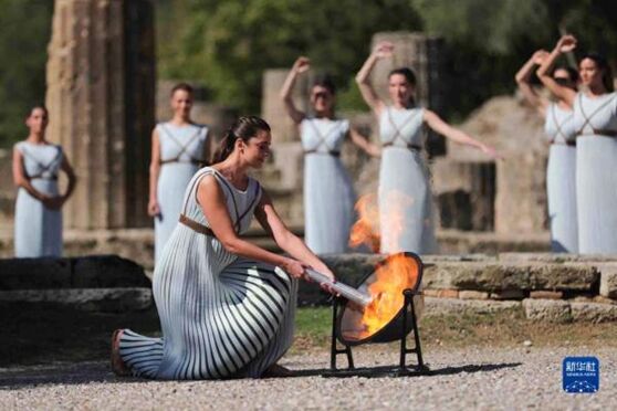 تقرير: إيقاد الشعلة الأولمبية لأولمبياد بكين الشتوي 2022 في أولمبيا القديمة، اليونان