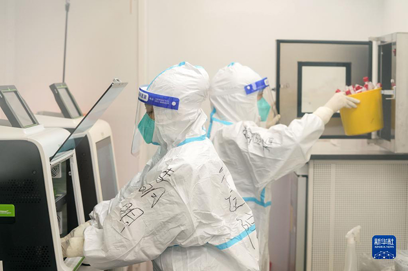 مختبر متنقل لكوفيد-19 يدفع جهود مكافحة الوباء في هيخه
