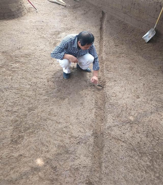 العثور على آثار تشمل أنابيب للصرف الصحي وطريقا قديما به آثار لعجلات في مدينة شيآن الصينية