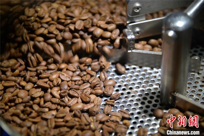 كتاب أبيض: الصينيون يشربون 9 أكواب من القهوة في السنة
