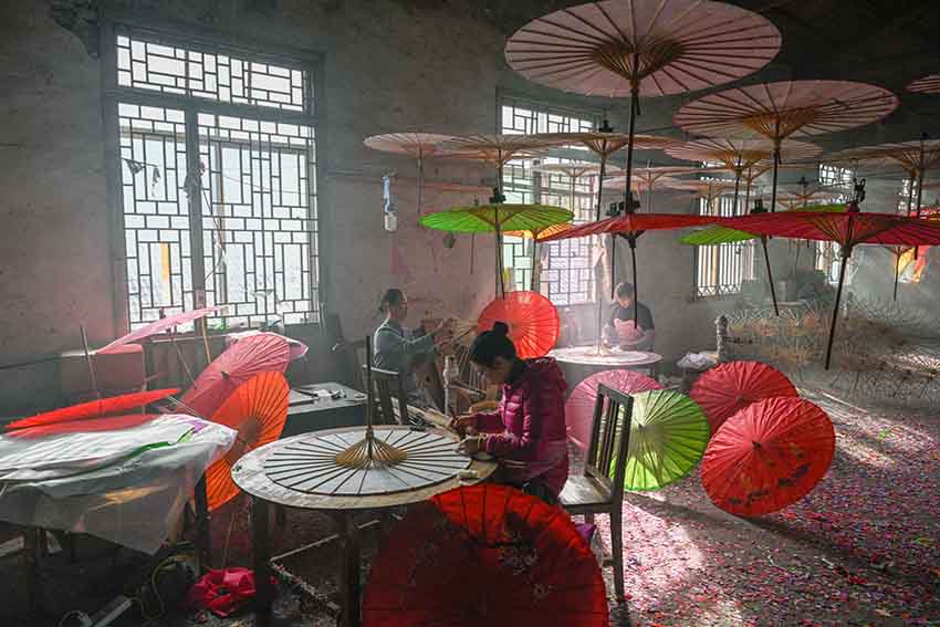 صناعة المظلّات الورقية في جيانغشي