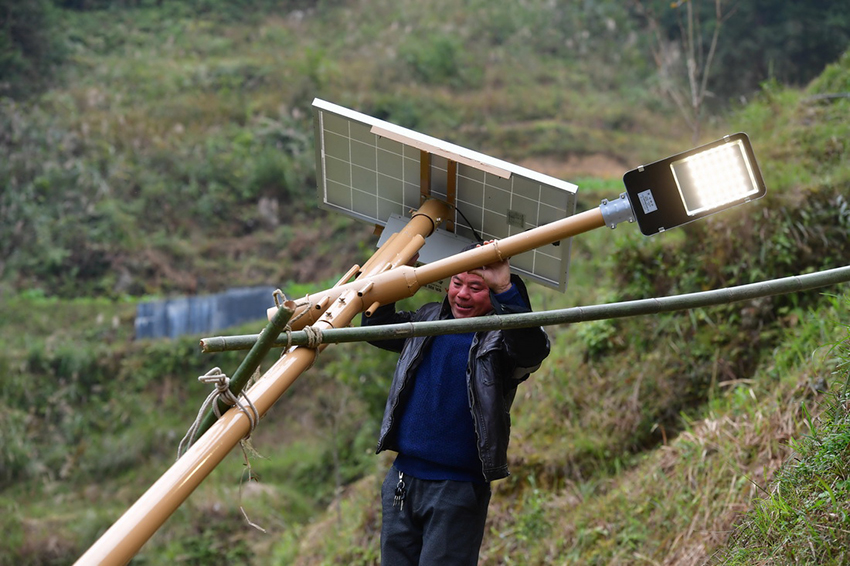 مشاريع الإضاءة بالطاقة الشمسية تسهم في الحد من الفقر في قرى قوانغشي