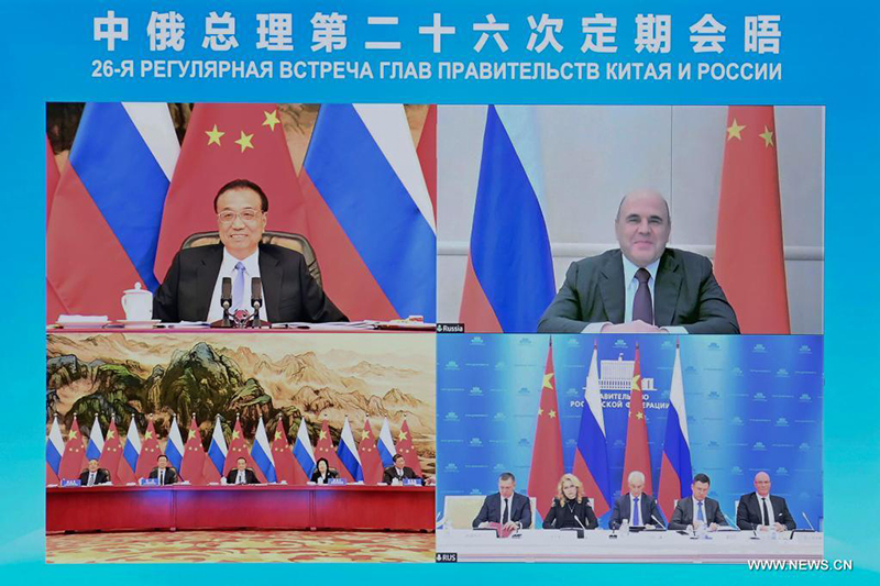 رئيس مجلس الدولة الصيني يحث على تعزيز التعاون البراجماتي مع روسيا