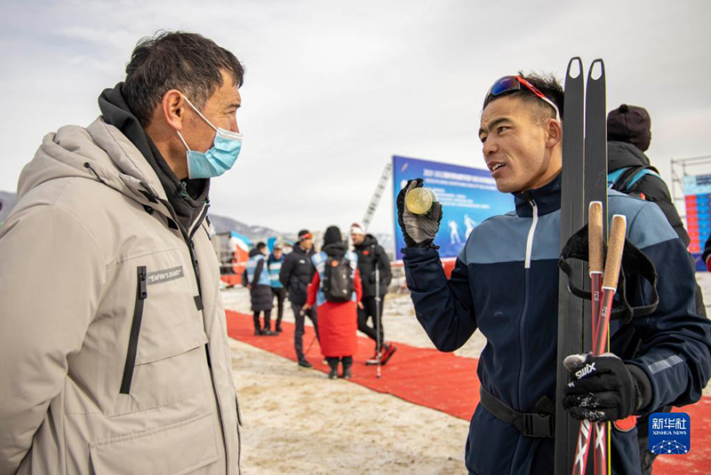 من دراج محترف لمتزلج.. شاب ويغوري يسعى وراء حلم التألق في أولمبياد بكين الشتوي