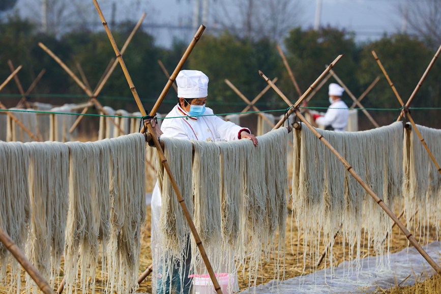 قوانغشان، خنان: صناعة الشعيرية تحقق الثراء للقرويين