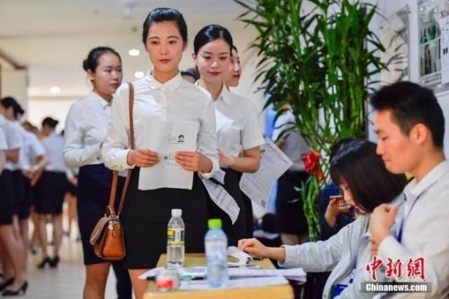 نسبة الذكور في الجامعات الصينية تتراجع لصالح الإناث
