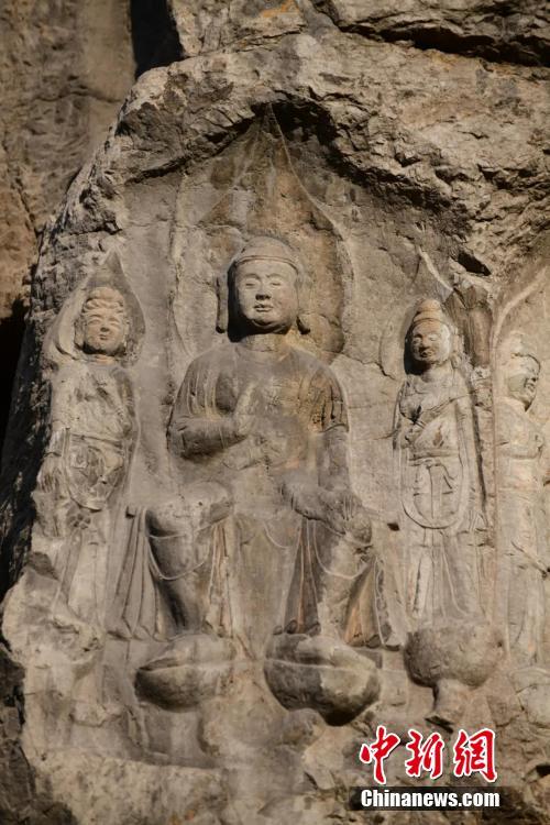 اكتشاف تماثيل لبوذا في أحد الجروف بمقاطعة شانشي بشمالي الصين
