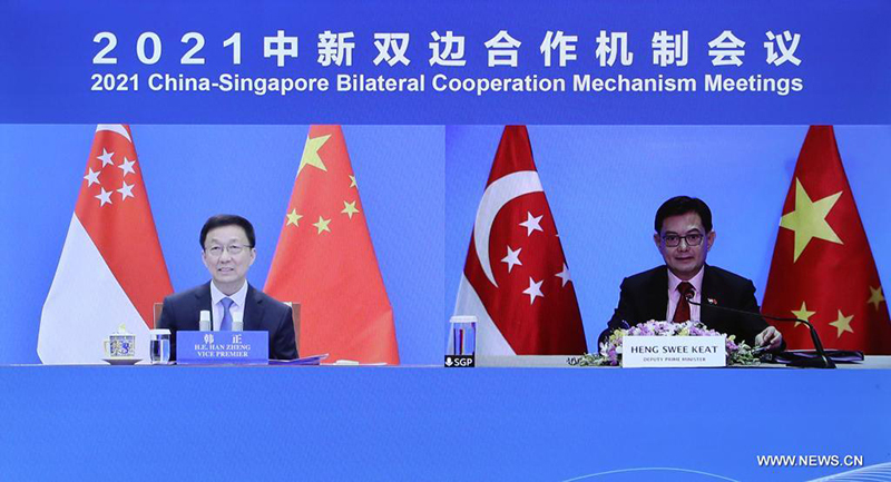 الصين وسنغافورة تتعهدان بتعزيز التعاون