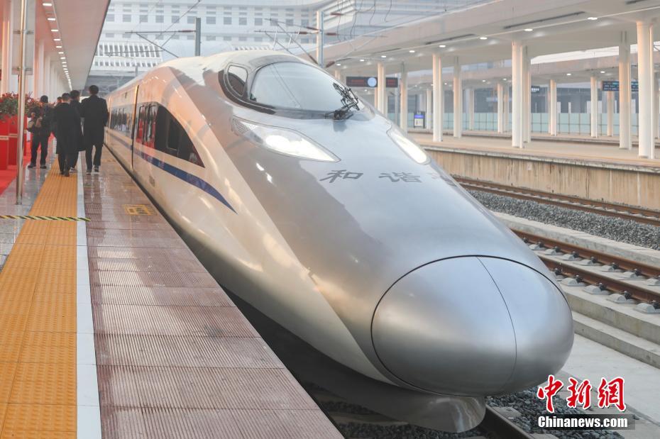 تشغيل خط سكة حديد عالي السرعة جديد في شرقي الصين