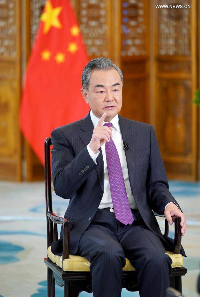 وزير الخارجية الصيني يستعرض خمسة جوانب للدبلوماسية الصينية في عام 2021