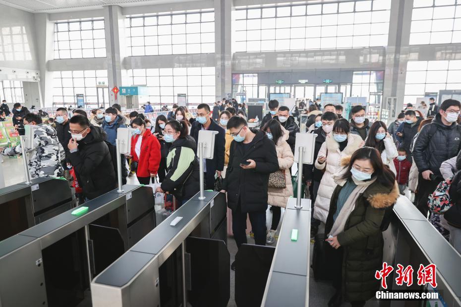 الصين تسجل 21.42 مليون رحلة مسافر عبر السكك الحديدية خلال عطلة العام الميلادي الجديد الممتدة لثلاثة أيام