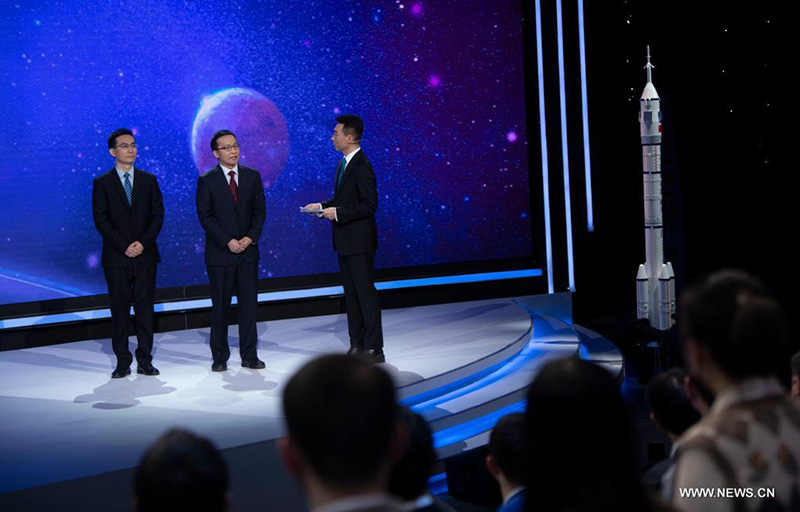 رواد فضاء صينيون يبدأون العام الجديد بمحادثة من الفضاء مع طلاب صينيين