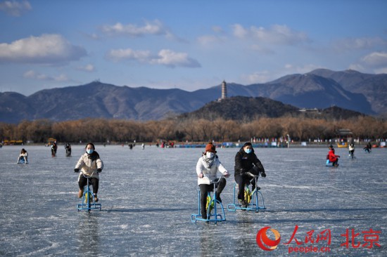 افتتاح أكبر حلبة للتزلج الطبيعي ببكين