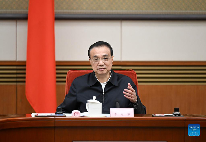 رئيس مجلس الدولة الصيني يشدد على جودة التعليم والخدمات الطبية على المستوى الأولي