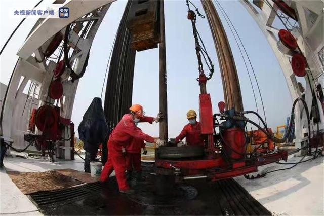 الصين تكتشف 100 مليون طن من احتياطيات النفط والغاز في حوض تاريم