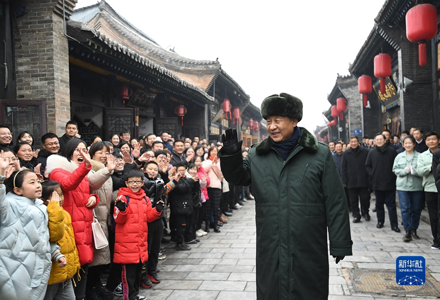 شي يقدم تحياته للشعب الصيني بمناسبة عيد الربيع خلال زيارته إلى شانشي