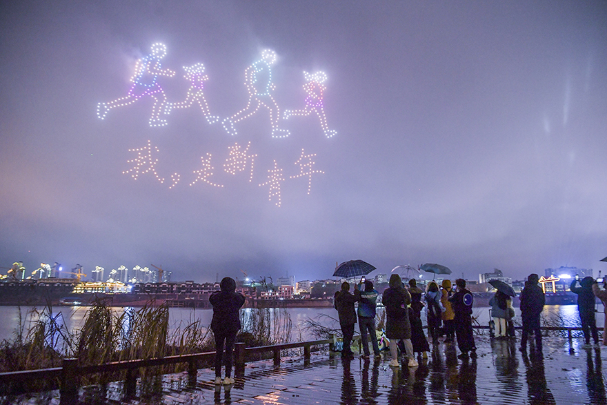 عروض ضوئية بالطائرات المسيرة في هونان