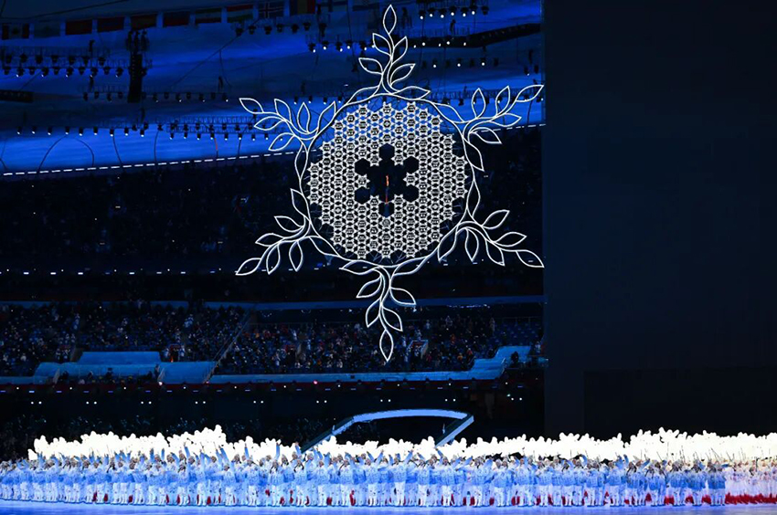 طريقة إيقاد شعلة الألعاب الأولمبية الشتوية في بكين: الأكثر بساطة وحماية للبيئة في تاريخ الألعاب