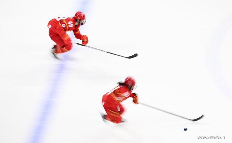 مباراة تمهيدية لهوكي الجليد للسيدات بين الصين واليابان في أولمبياد بكين الشتوي
