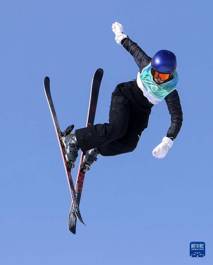الصينية قو آي لينغ تتأهل لمنافسات نهائي القفزات الهوائية في التزلج الحر
