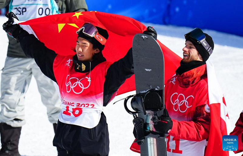 الكندي ماكس باروت يفوز بذهبية السلوب ستايل في التزلج الحر للرجال، وسو يي منغ من الصين يحرز الفضية التاريخية في أولمبياد بكين الشتوي 2022
