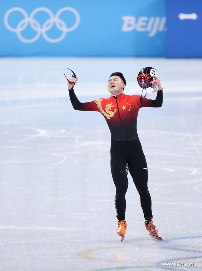 الصيني رن تسي وي يفوز بذهبية التزلج السريع على مضمار قصير 1000 متر رجال في أولمبياد بكين الشتوية