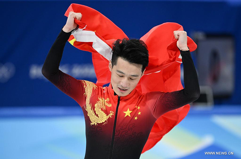 الصيني رن تسي وي يفوز بذهبية التزلج السريع على مضمار قصير 1000 متر رجال في أولمبياد بكين الشتوية