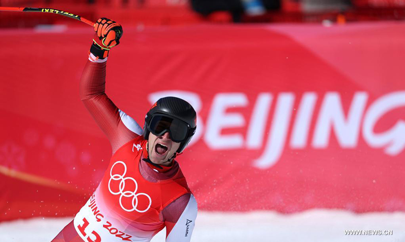 النمساوي الحاصل على الميدالية الذهبية ماتياس ماير يتنافس خلال مسابقات سوبر - جي للتزلج الألبي رجال