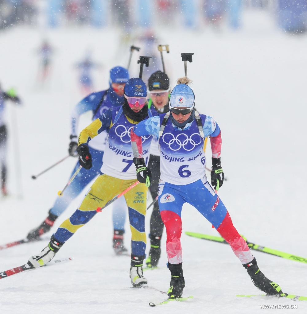النرويجية رويسلاند تفوز بلقب سباق البياثلون لمسافة 10 كم للسيدات في بكين 2022