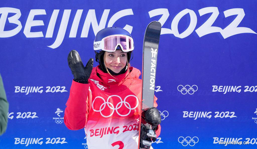 تتويج السويسرية ماتيلد جريمود بالذهبية والصينية قو آي لينغ بالفضية في سباق السلوب ستايل في التزلج الحر للسيدات