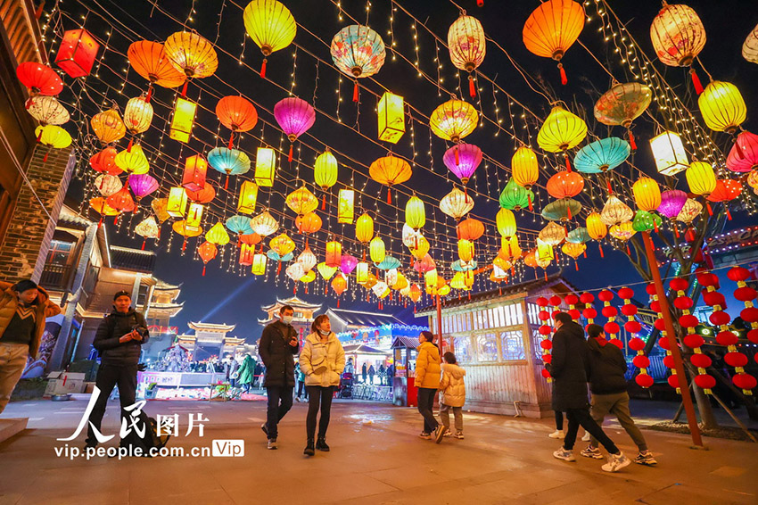 مهرجان الفوانيس يضيء جميع أنحاء الصين