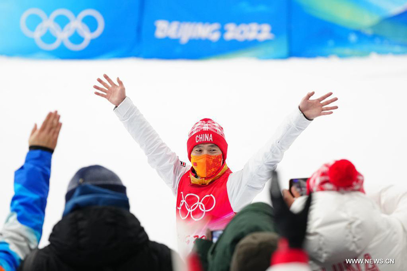 الصيني تشي يفوز بذهبية التزلج الهوائي الحر للرجال في أولمبياد بكين 2022