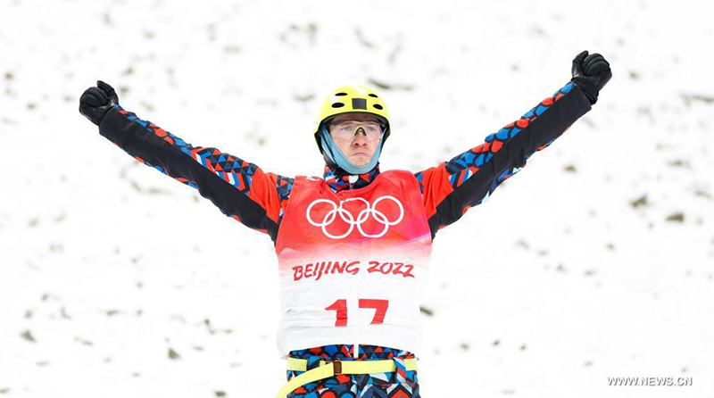 الصيني تشي يفوز بذهبية التزلج الهوائي الحر للرجال في أولمبياد بكين 2022