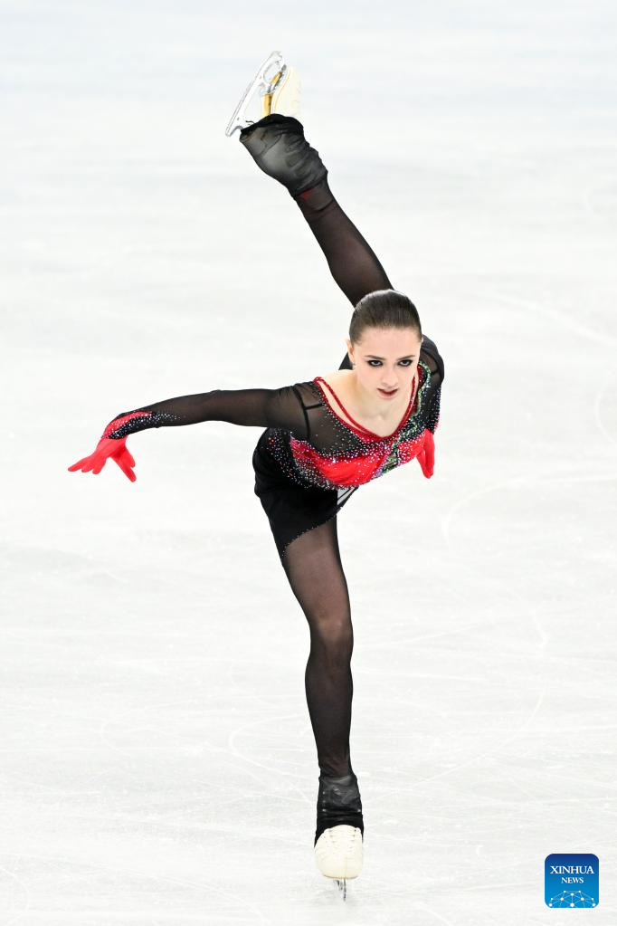 الروسية شيرباكوفا تفوز بذهبية التزلج الفني على الجليد فردي سيدات في أولمبياد بكين