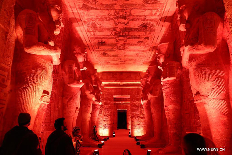 مهرجان الشمس في معبد أبو سمبل الكبير في مصر