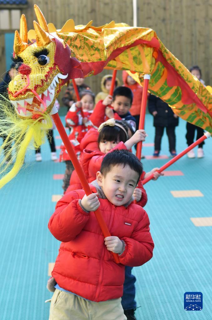 مهرجان لونغتايتوه ..  يوم حلاقة الشعر وجلب الحظ السعيد في الصين 